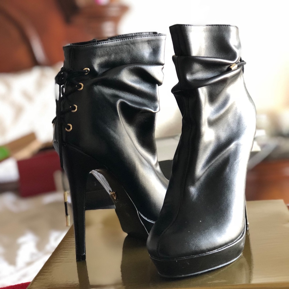 Thalia sodi booties